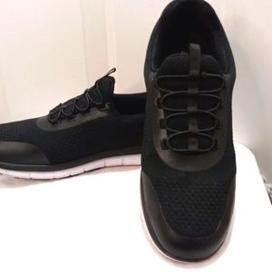 SR Max Athletic Tennis Shoes.  Size 10